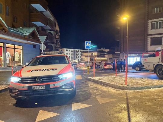 Voetballer die zwaargewond raakte tijdens brand in Zwitserland verrichte ware heldendaad