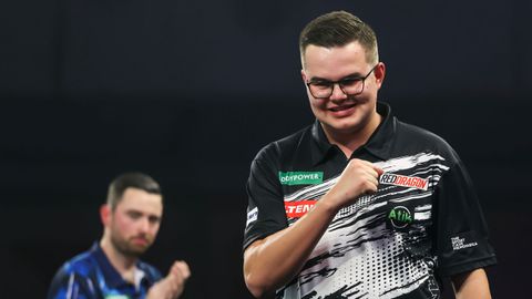 Topdarter Gian van Veen hoopt dat sprookje 'nog jaren duurt' na sensationele WK-zege: 'Gebeurt dit echt?'