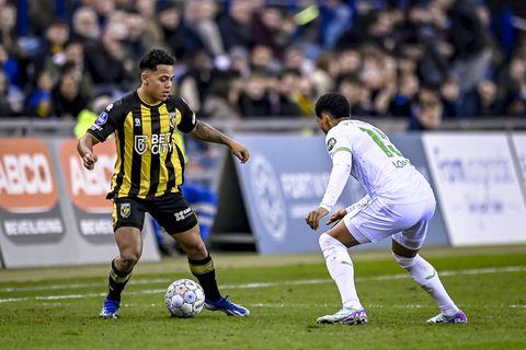 'Million Manhoef heeft transfer te pakken, maar op laatste moment trok ook PSV nog aan hem'