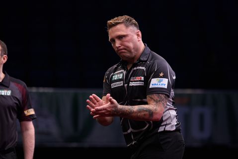 Gerwyn Price stapt tijdens Players Championship van podium af: 'De omstandigheden hier zijn triest'