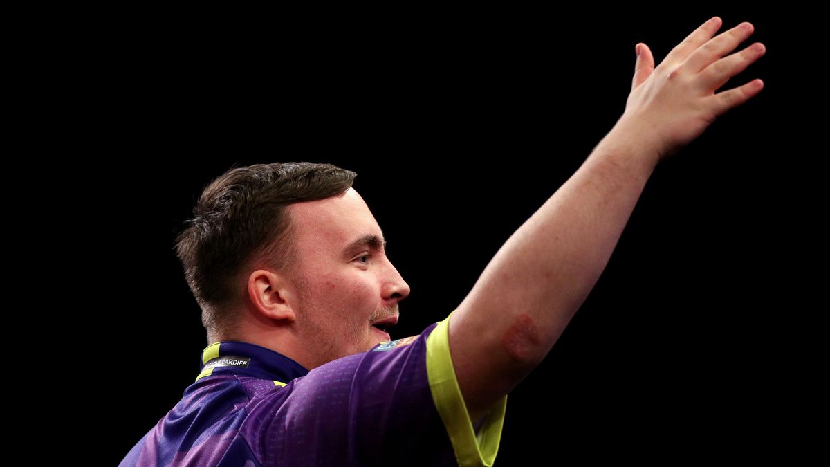 Premier League Darts | Michael Smith wint eerste avond, Luke Littler strandt in halve finale