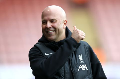 Geliefde darter werkt met vraag op lachspieren Arne Slot: 'Ik ben niet goed'