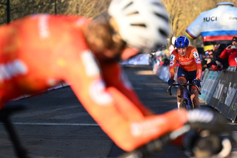 Woede tijdens WK veldrijden na Nederlands gevecht: Lucinda Brand haalt uit naar Fem van Empel