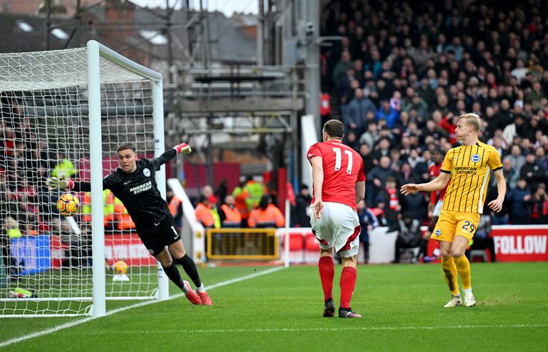 Bart Verbruggen beleeft door 'onverklaarbare' blunder en gigantische afstraffing vreselijke middag in Premier League