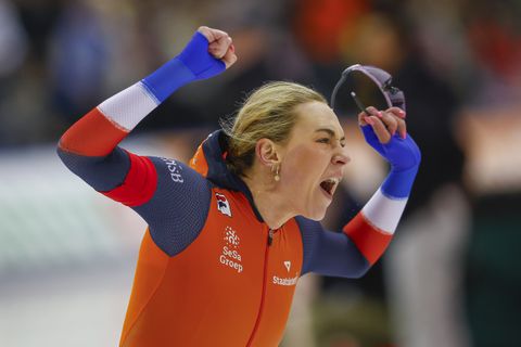 Indrukwekkende Joy Beune rijdt 'koningin van de 1500 meter' naar huis: 'Deze is heel lekker'