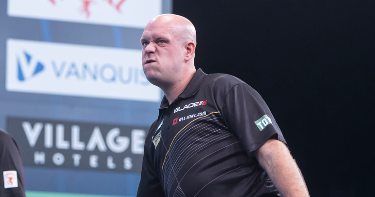 Slordige Michael van Gerwen verliest door zichzelf op World Masters, tegenstander gooit negendarter