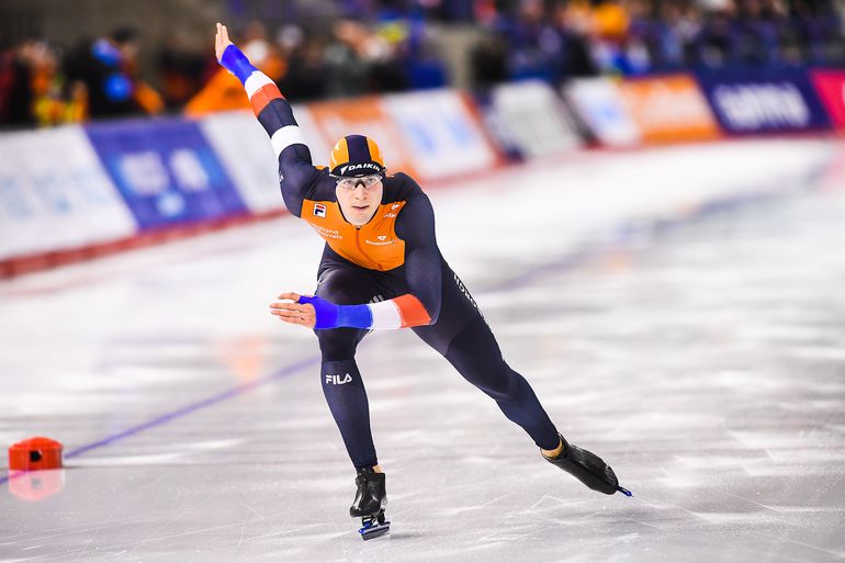 Jenning de Boo maat te klein voor superieure Jordan Stolz op merkwaardige 1000 meter, Amerikaan pakt baanrecord