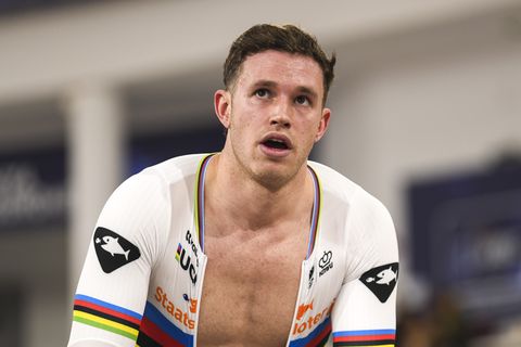 Baanlegende Harrie Lavreysen lijdt unieke nederlaag: Nederlandse sprinters bizar vroeg klaar op EK