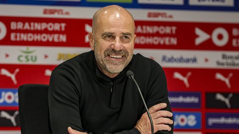 Gekrenkte PSV-coach Peter Bosz lacht om kritiek: 'Elke club in Nederland wil er zo voorstaan als wij'