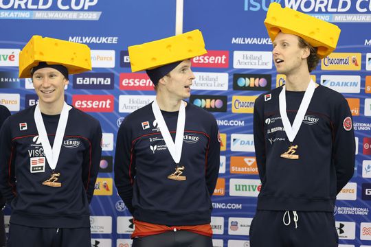 Coach verklaart bizarre beelden van rivalen Oranje-schaatsers richting Spelen: 'Ze zijn altijd op zoek'