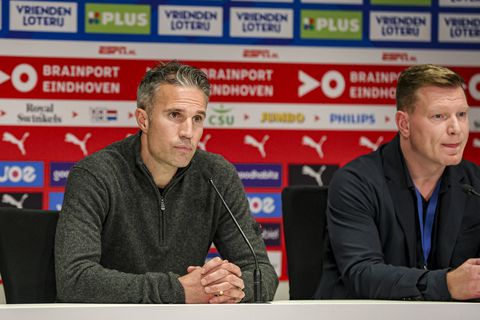 'Positieve' Feyenoord-trainer Robin van Persie ziet het nu ook even niet meer zitten: 'Ik ben verantwoordelijk'