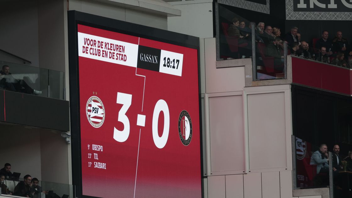 Cynische Feyenoord-fans laten van zich horen tijdens afgang in Eindhoven: 'Wij verliezen elke week'