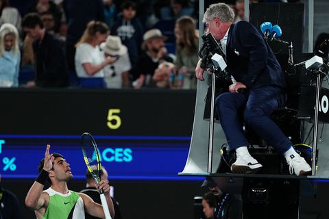 Toptennisser Carlos Alcaraz ergert zich tijdens Australian Open-finale aan opvallend detail: 'Waarom is dat?'