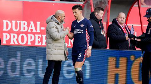 PSV spreekt zich uit over toekomst Peter Bosz en Ivan Perisic: 'Die blijft gewoon'
