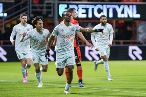 NEC swingt ook langs hekkensluiter FC Volendam, hijgt Ajax nu echt in de nek