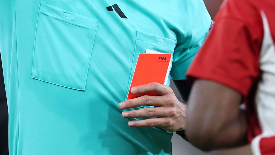 Rood voor blauwe kaart: 'FIFA schrapt het idee, maar ziet tijdstraf wel zitten'