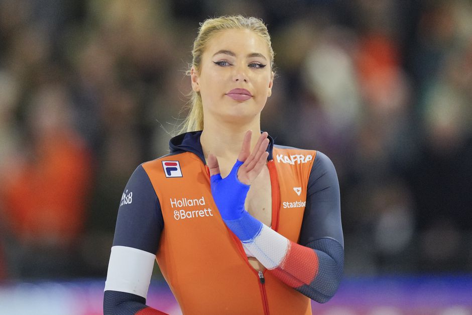 Hoofdschuddende Jutta Leerdam geeft duidelijke reactie na primeur in Thialf: 'Even geen gezeik'
