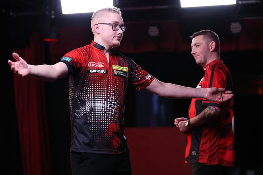 Nederlandse darter deelt opvallende kritiek op uiterlijk: 'Wel een sneer naar mijn lieve zus'