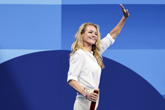 Olympisch legende Inge de Bruijn blaast iedereen weg met indrukwekkende prestatie: 'Je kan zo weer naar de Spelen'