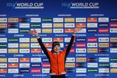 Joy Beune grapt na 'lekkere' zege in Thialf over kabaal van Kjeld Nuis: 'Dat denkt hij'