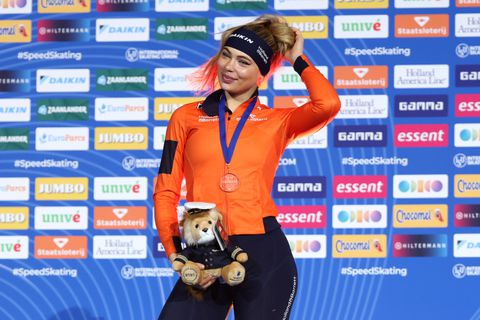 'It girl' Jutta Leerdam viert overwinning in Thialf met opvallende tekst: 'Ze zijn te langzaam'