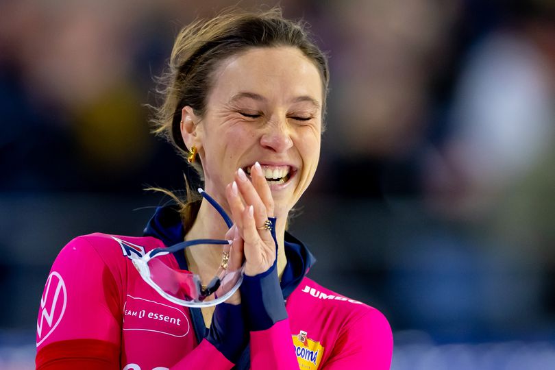 Suzanne Schulting is dolblij op de NK sprint. ©ANP