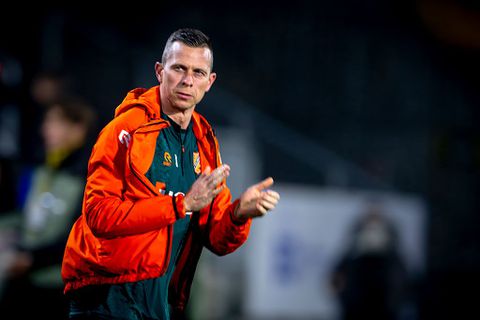 FC Volendam-spits Robert Mühren emotioneel na winnende doelpunt: 'Het is vandaag twee jaar geleden'