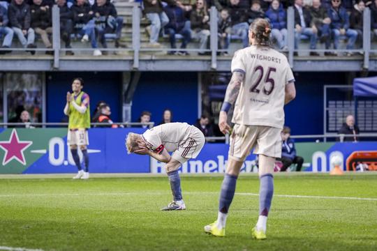 Ajax zet zichzelf te kijk met zwak optreden tegen PEC Zwolle
