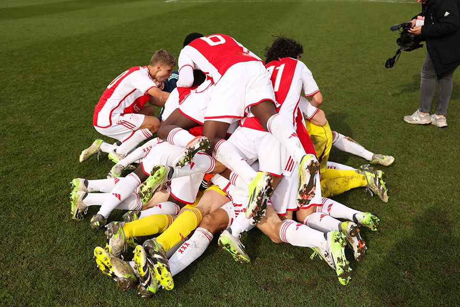Ajax wint Future Cup na spannende finale tegen FK Partizan