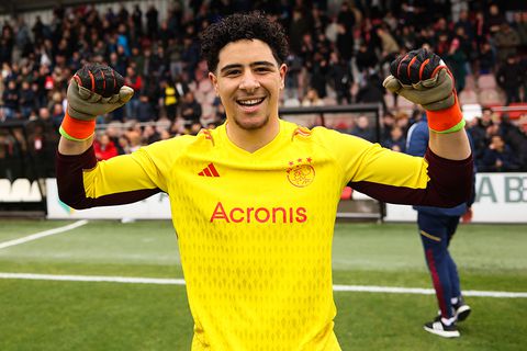 Video | Ajax bereikt finale Future Cup dankzij penaltykiller Aymean El Hani
