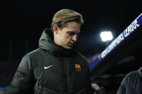 Frenkie de Jong keert terug op trainingsveld Barcelona in aanloop naar Champions League-duel
