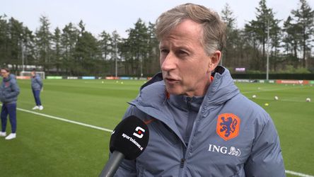 Andries Jonker nodigt Woerts uit na uitspraken over salarissen in vrouwenvoetbal: 'Chris is welkom'