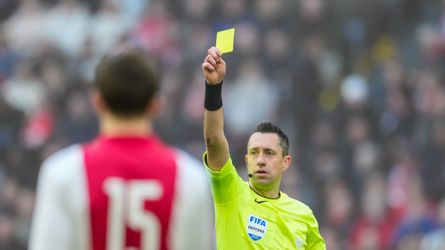 Bijzondere aanstelling voor veelbesproken scheidsrechter Dennis Higler na blamage bij Ajax - AZ
