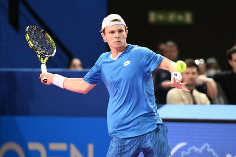 Tennisser Jesper de Jong boekt overtuigende zege tegen thuisfavoriet na bijzondere mijlpaal