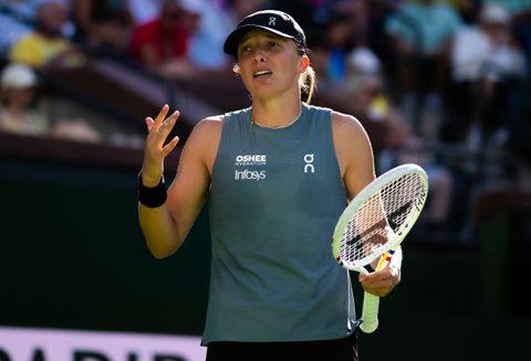 Tenniskampioene Iga Swiatek (24) doet boekje open over veelbesproken breuk: 'Zoiets doe ik niet overhaast'