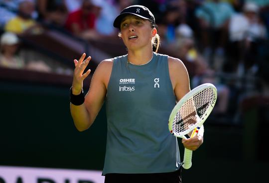 Tenniskampioene Iga Swiatek (24) doet boekje open over veelbesproken breuk: 'Zoiets doe ik niet overhaast'