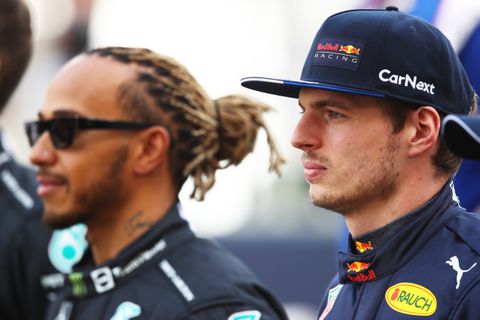 150 miljoen per jaar? 'Mercedes wil Max Verstappen drie keer zoveel laten verdienen als Lewis Hamilton'