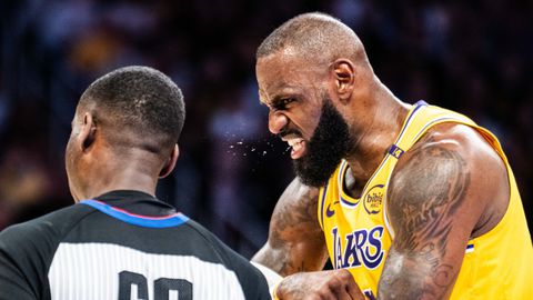Einde carrière van 'koning' LeBron James? 'Ik ga met mezelf in gesprek'