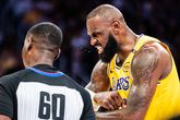 Einde carrière van 'koning' LeBron James? 'Ik ga met mezelf in gesprek'