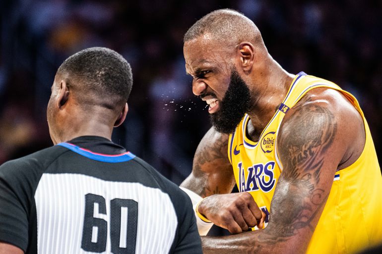 Einde carrière van 'koning' LeBron James? 'Ik ga met mezelf in gesprek'