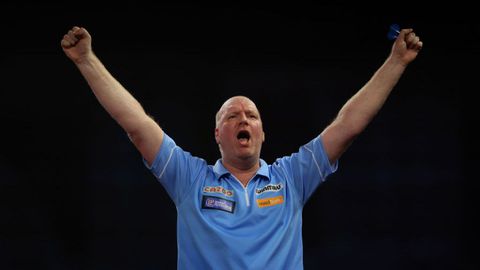 'Schrik' om 'gozer die keihard op podium af kwam rennen' tijdens dartsdemo: 'Wat doe jij nou?'