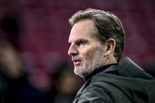 Frenkie de Jong maakt indruk op Ronald de Boer met Champions League-optreden: 'Ik vind hem beter dan ooit'