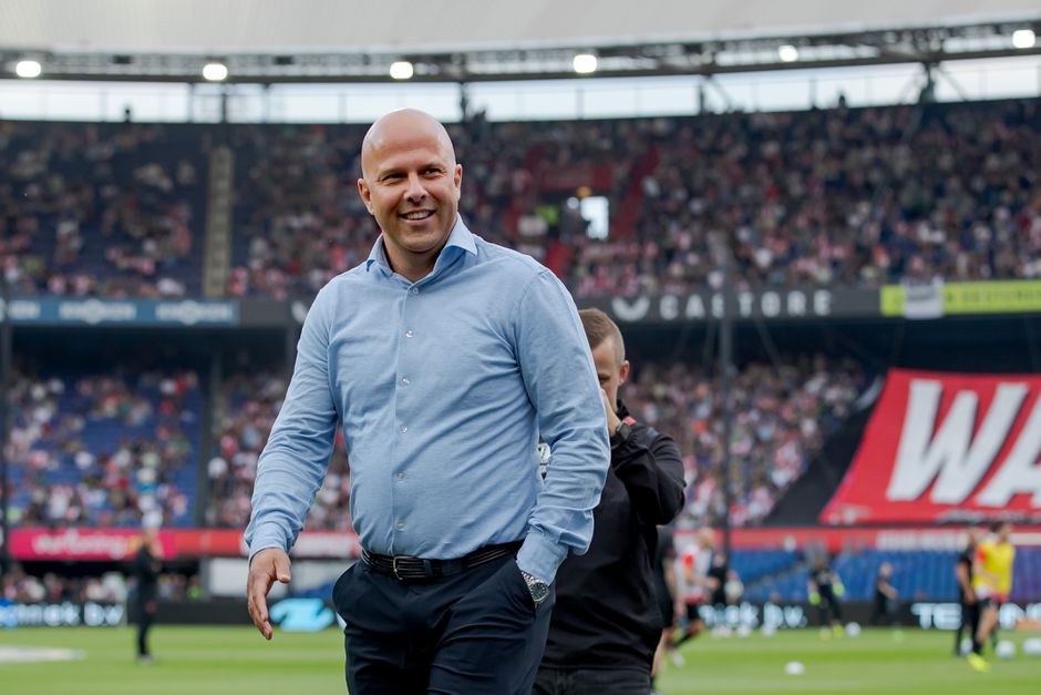 Arne Slot officieel van start als trainer van Liverpool