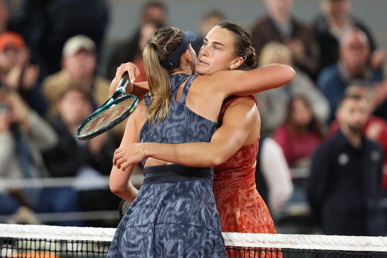 Sabalenka maakt gehakt van vriendin op Roland Garros, Rybakina kent geen problemen tegen Mertens