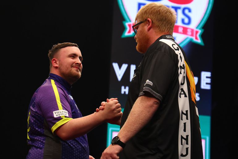 Droomdebuut voor Luke Littler op US Darts Masters, ook Michael van Gerwen door