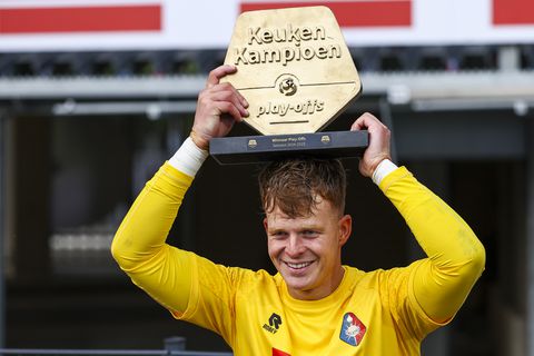 Ronald Koeman Jr. kende geen spanning voor cruciaal promotieduel: 'We zaten gewoon een potje te kaarten'