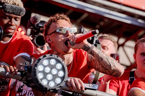 PSV-vedette Noa Lang staat stil bij bijzondere dag met liefdevolle beelden