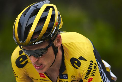 Indrukwekkend eerbetoon voor overleden vrouw van ex-topwielrenner Robert Gesink zorgt voor hevige emoties in Giro