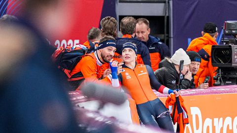 Schaatstopper Joy Beune racet op hoge snelheid met zoontje van Kjeld Nuis