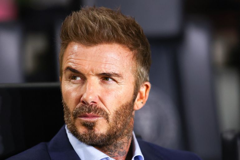Voetballegende David Beckham haalt snoeihard uit naar spelers van zijn oude club: 'Dit is niet oké'